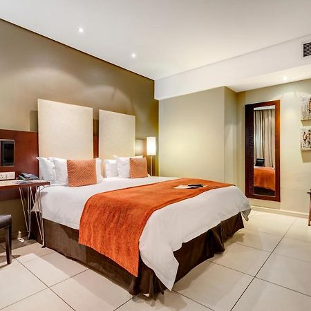 Protea Hotel By Marriott Transit O.R. Tambo Airport كمبتون بارك المظهر الخارجي الصورة