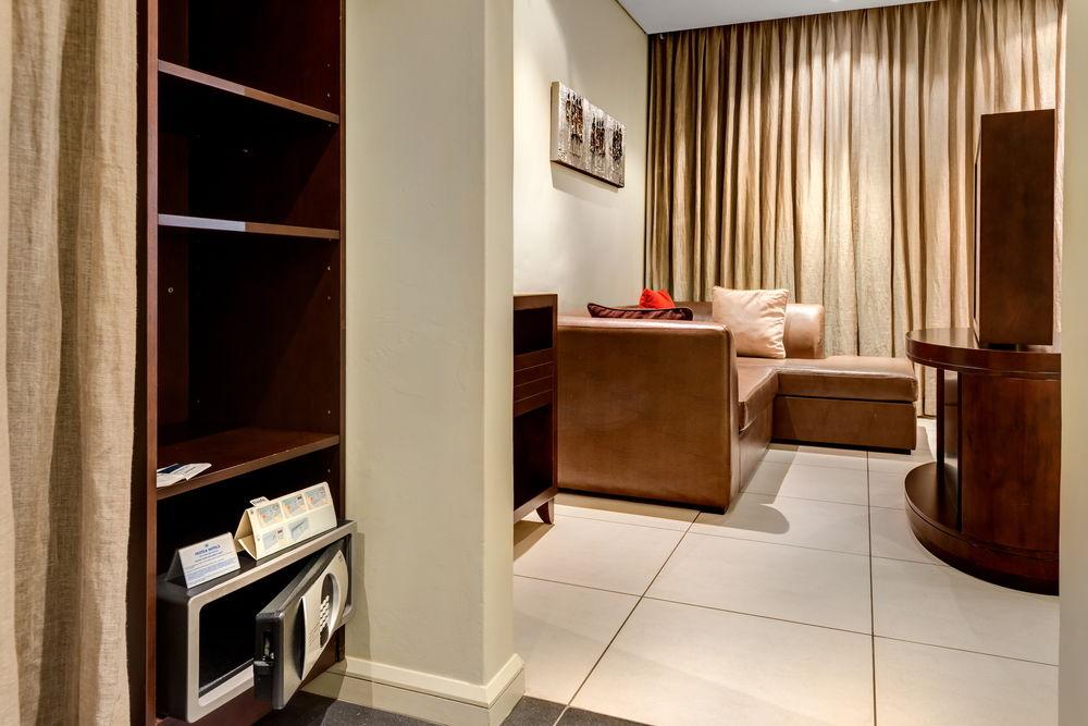 Protea Hotel By Marriott Transit O.R. Tambo Airport كمبتون بارك المظهر الخارجي الصورة
