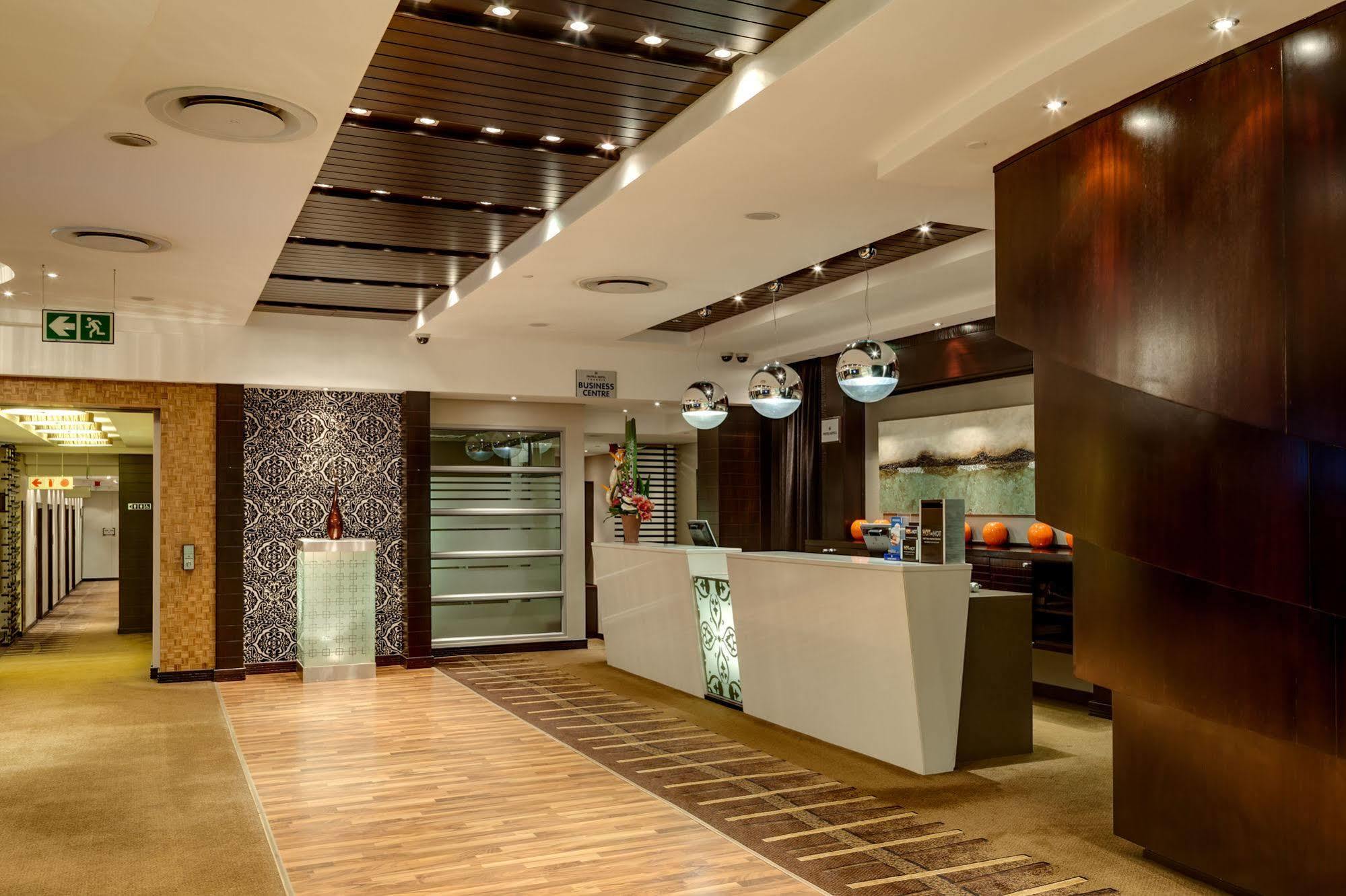 Protea Hotel By Marriott Transit O.R. Tambo Airport كمبتون بارك المظهر الخارجي الصورة