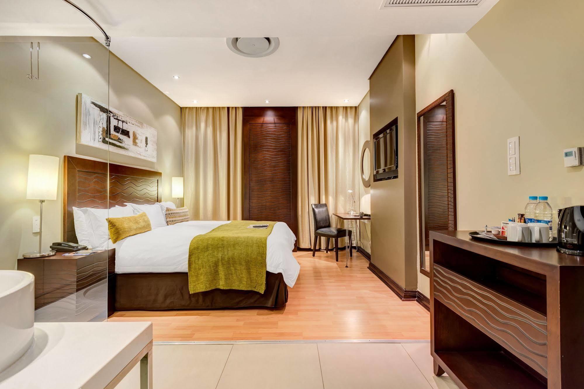 Protea Hotel By Marriott Transit O.R. Tambo Airport كمبتون بارك المظهر الخارجي الصورة