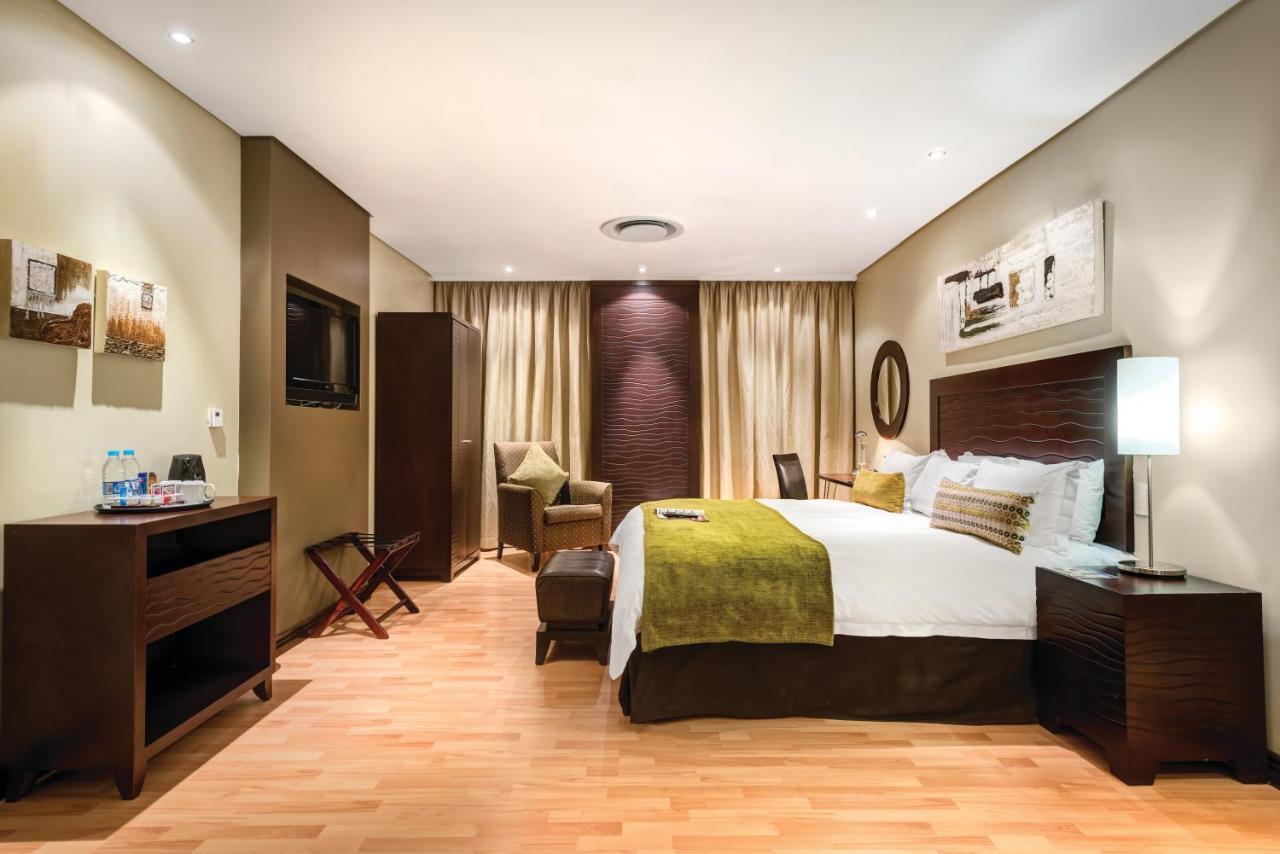 Protea Hotel By Marriott Transit O.R. Tambo Airport كمبتون بارك المظهر الخارجي الصورة